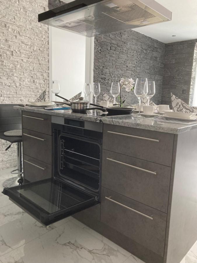 Mosonmagyaróvár Swiss Luxury Apartment מראה חיצוני תמונה