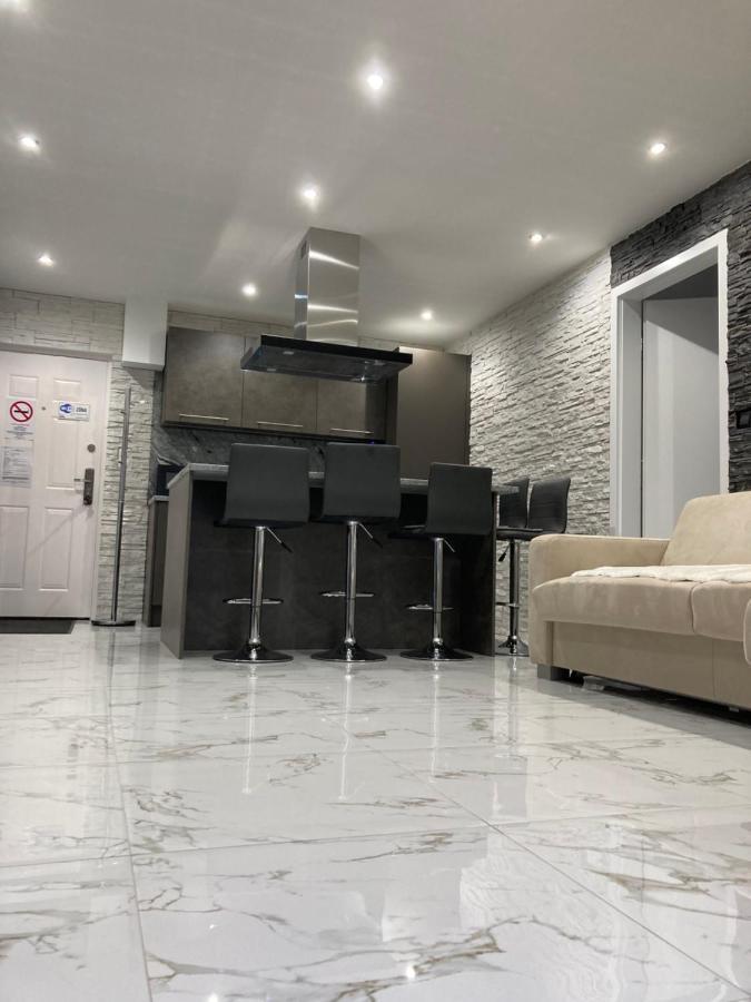 Mosonmagyaróvár Swiss Luxury Apartment מראה חיצוני תמונה